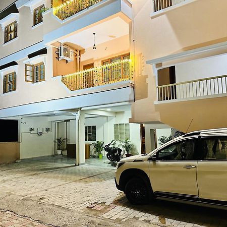 Zoomstay - 3Bhk Apartments Varanasi Esterno foto