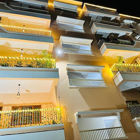 Zoomstay - 3Bhk Apartments Varanasi Esterno foto