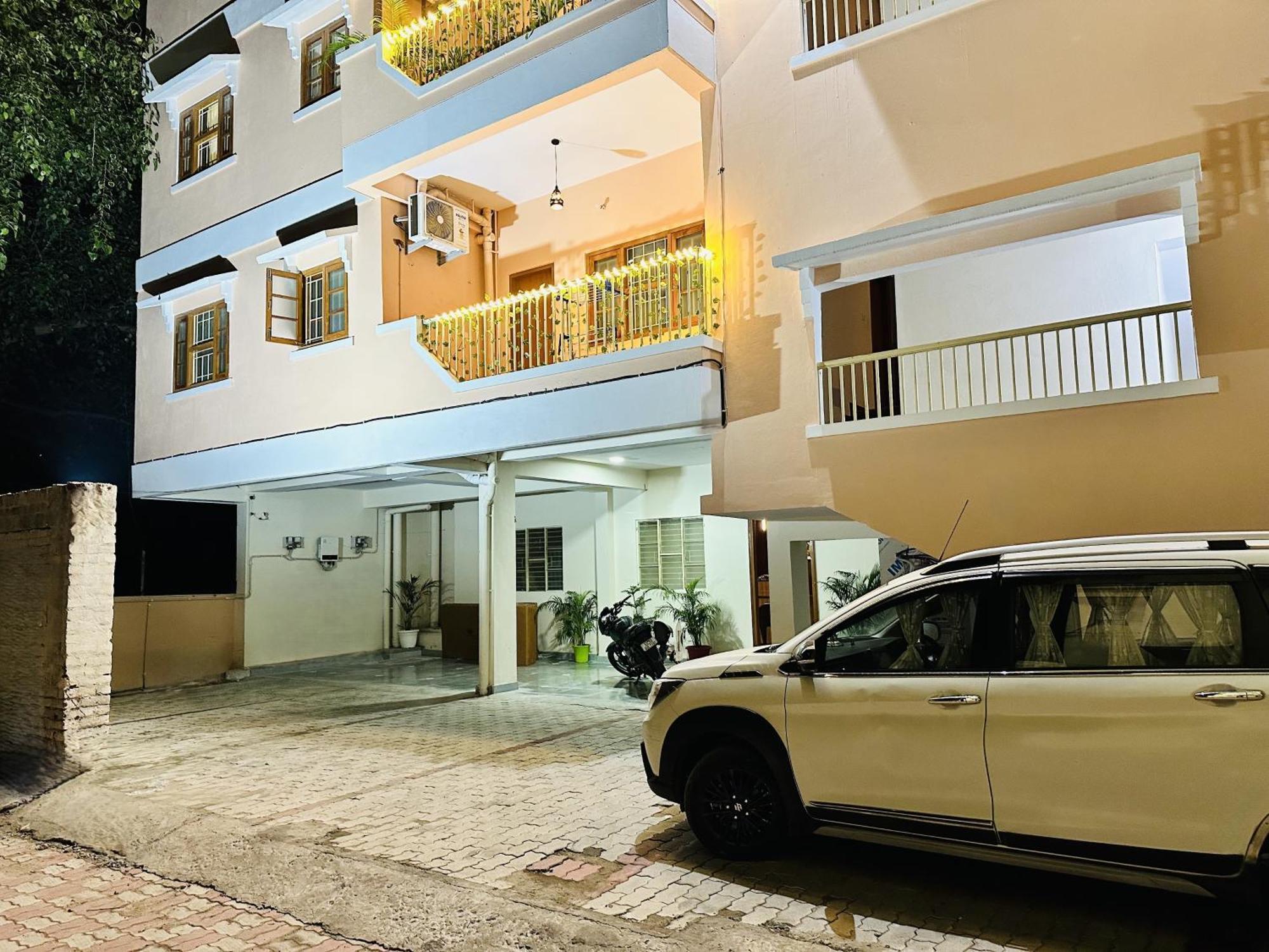 Zoomstay - 3Bhk Apartments Varanasi Esterno foto