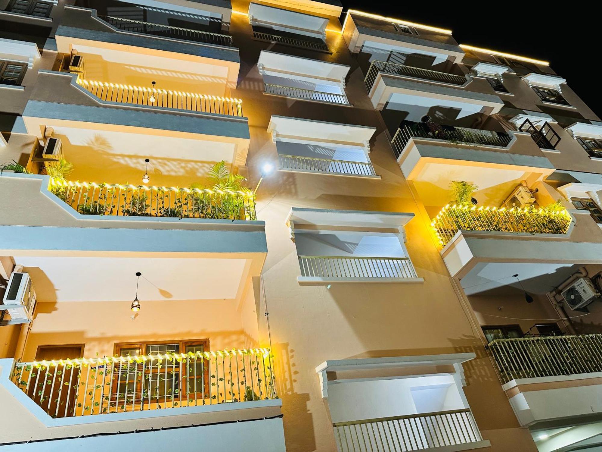 Zoomstay - 3Bhk Apartments Varanasi Esterno foto