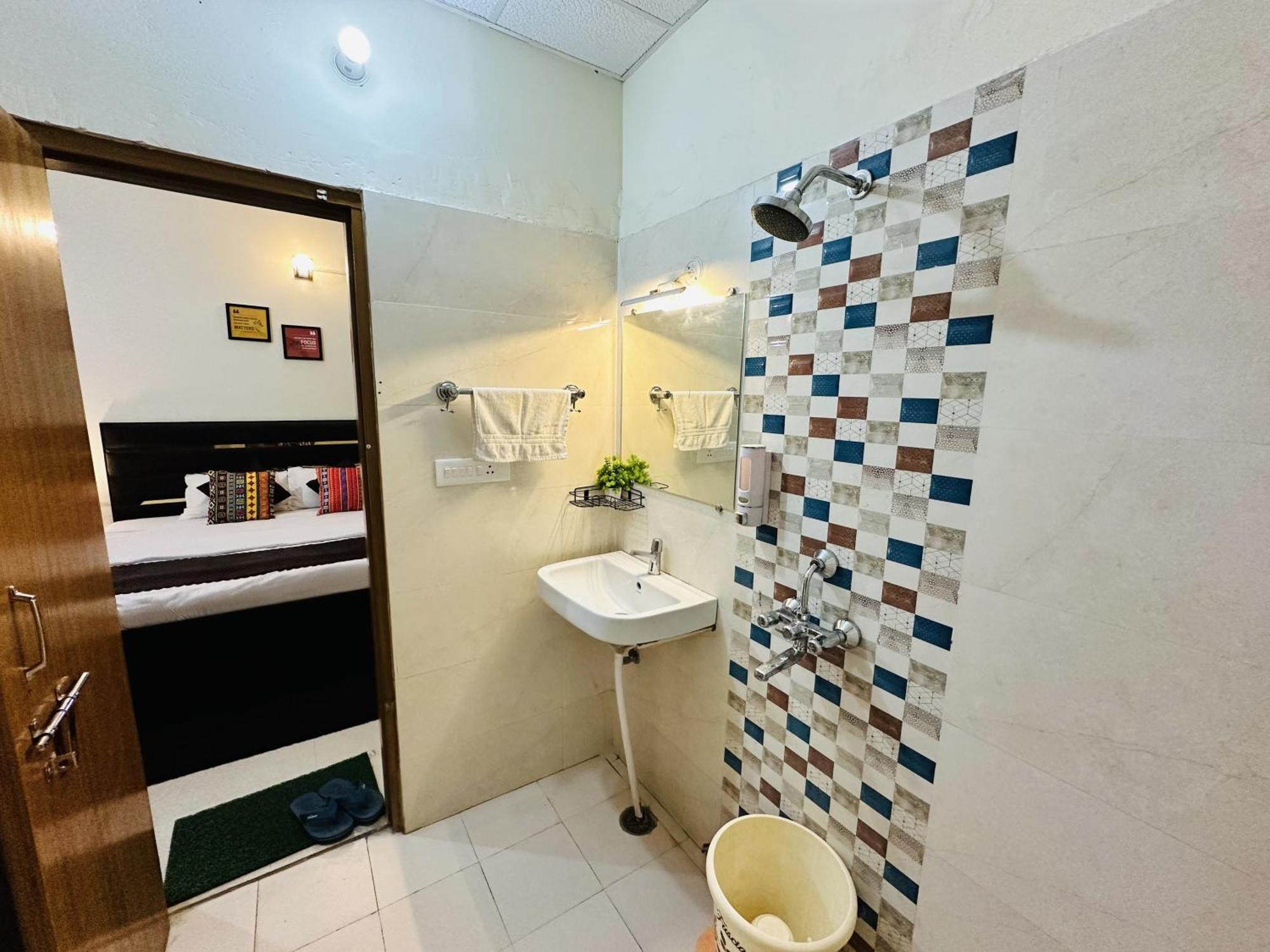Zoomstay - 3Bhk Apartments Varanasi Esterno foto
