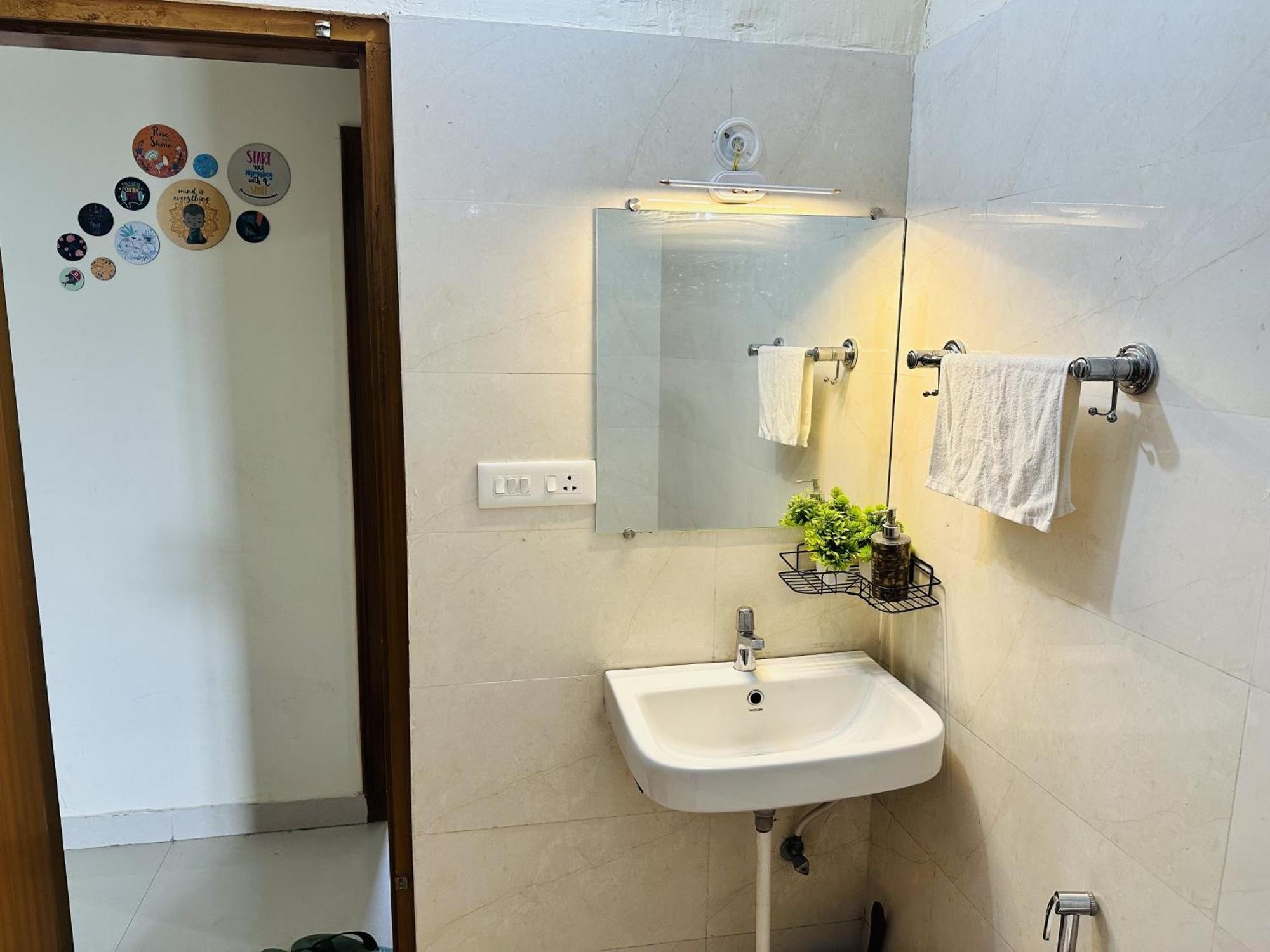 Zoomstay - 3Bhk Apartments Varanasi Esterno foto
