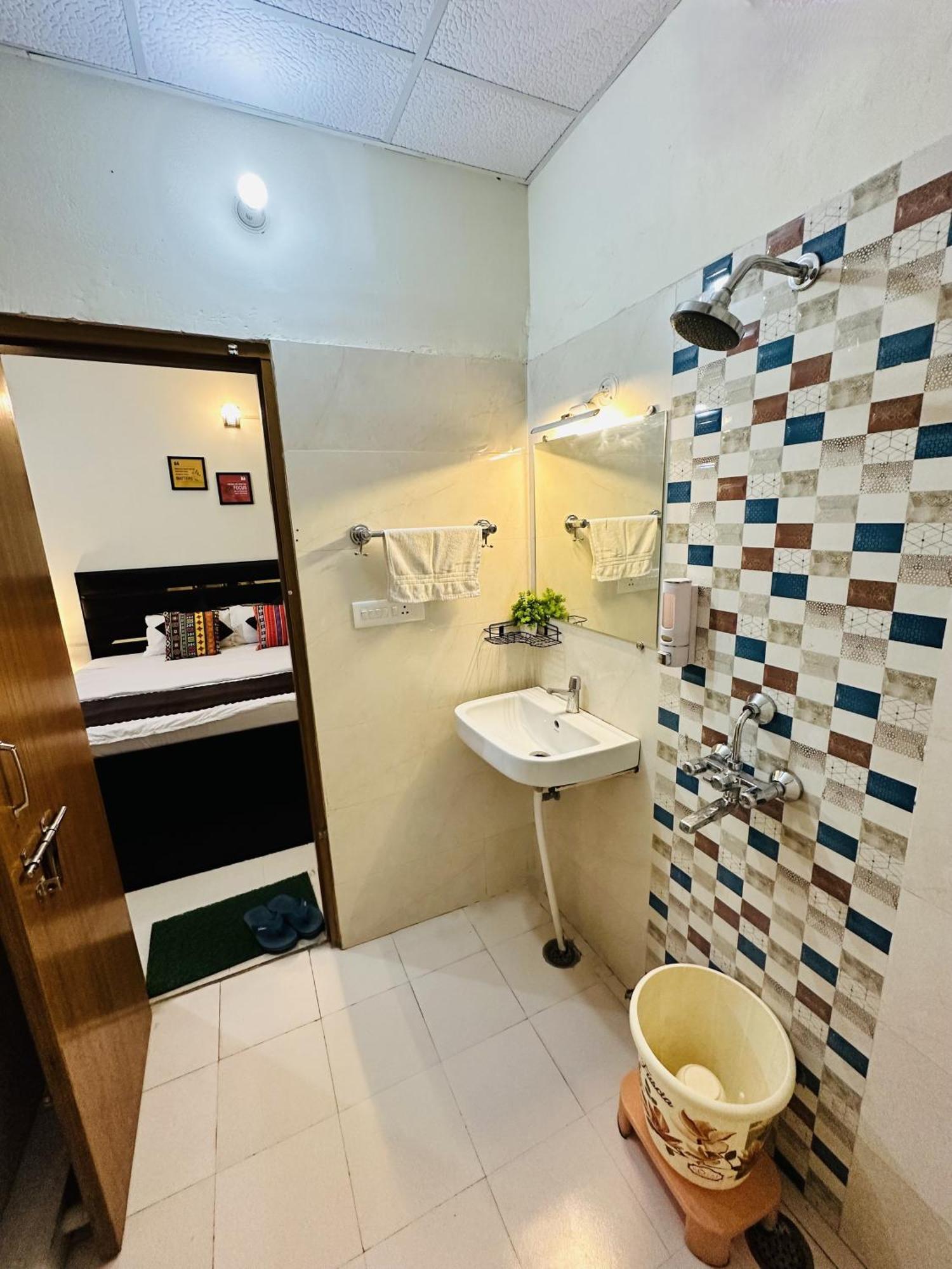 Zoomstay - 3Bhk Apartments Varanasi Esterno foto