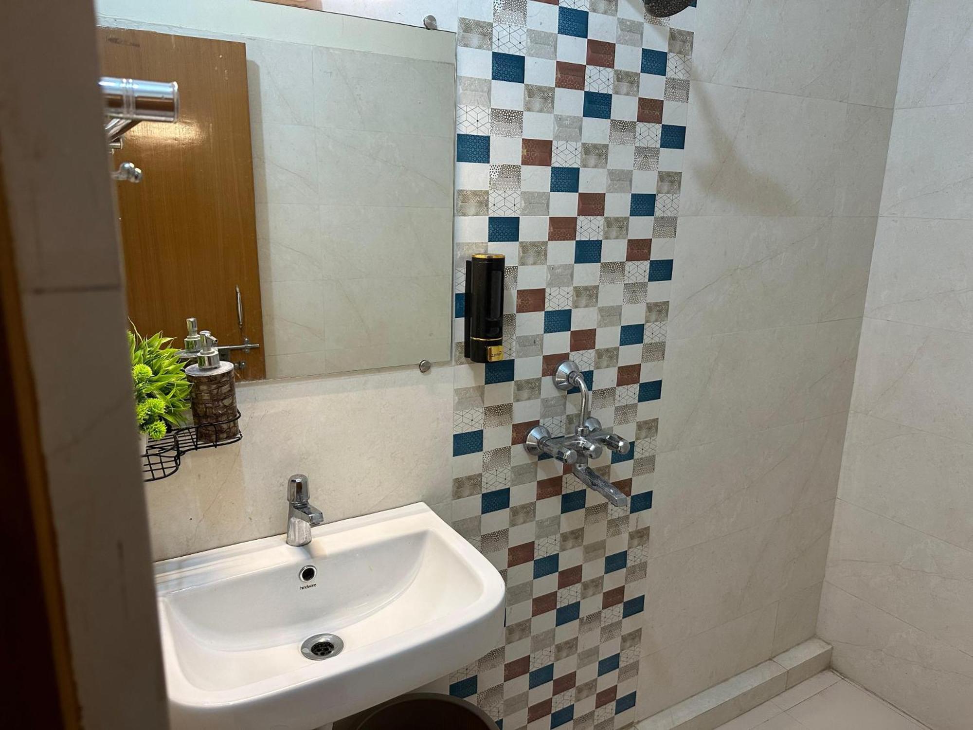 Zoomstay - 3Bhk Apartments Varanasi Esterno foto