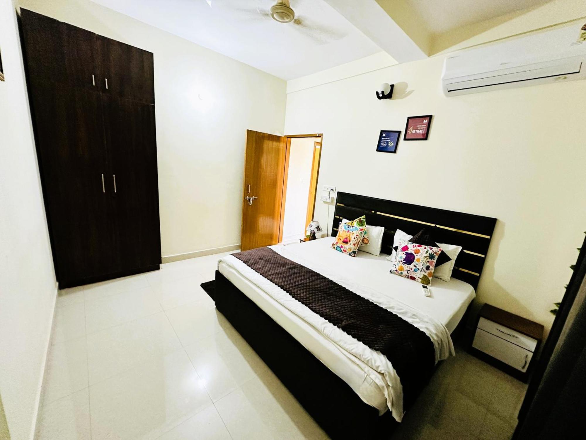 Zoomstay - 3Bhk Apartments Varanasi Esterno foto