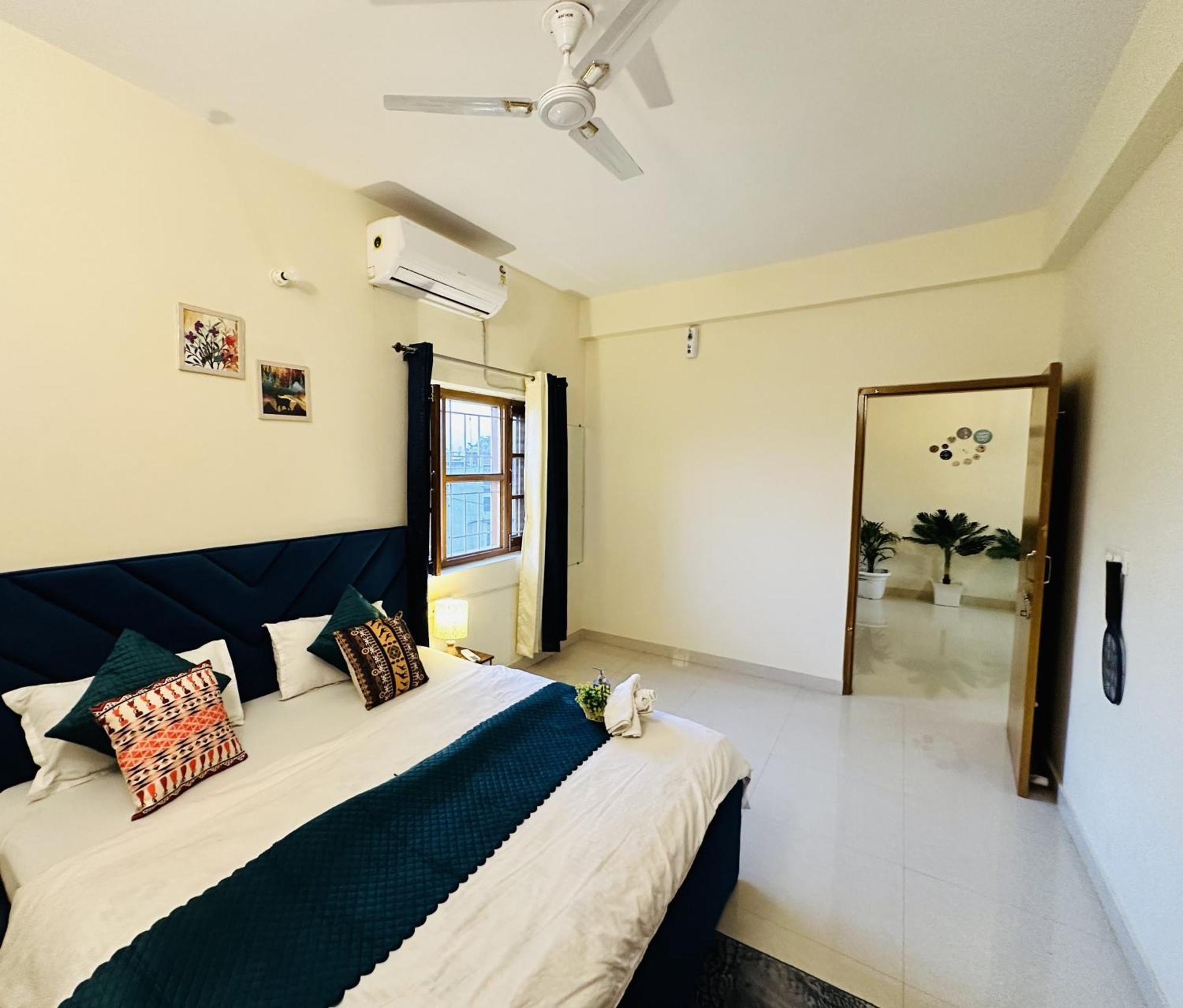 Zoomstay - 3Bhk Apartments Varanasi Esterno foto